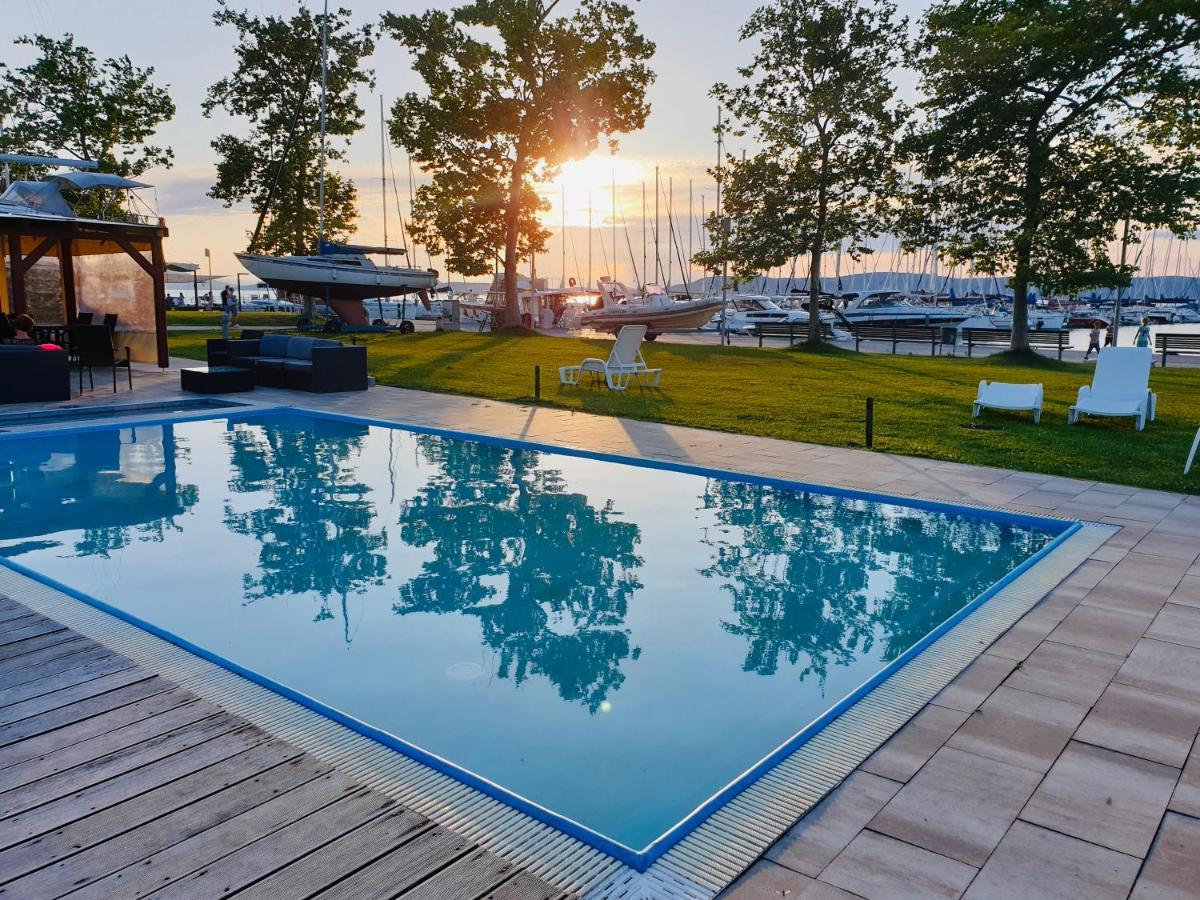 Butique Apartman Балатонлелле Екстер'єр фото